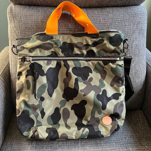 Shortylove Wonder Crossbody in Camo - Picture 1 of 7